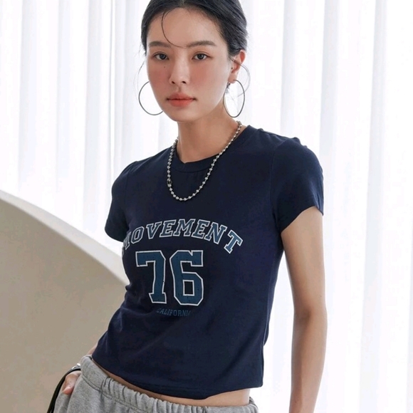 🆕️Varsity Tee by 𝐃𝐀𝐙𝐘 - Picture 2 of 3